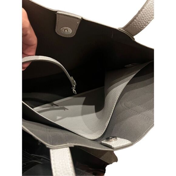 Gray tote with pebbled leather look - Picture 3 of 9